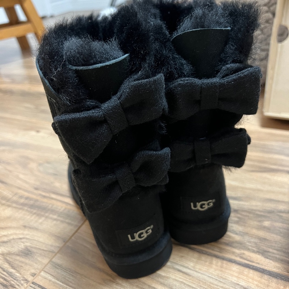 UGG Australia SHORT BRIGETTE BOW Black Sheepskin SUEDE DOUBLE BOW BOOTS 1016033